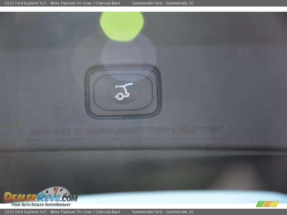 2013 Ford Explorer XLT White Platinum Tri-Coat / Charcoal Black Photo #17