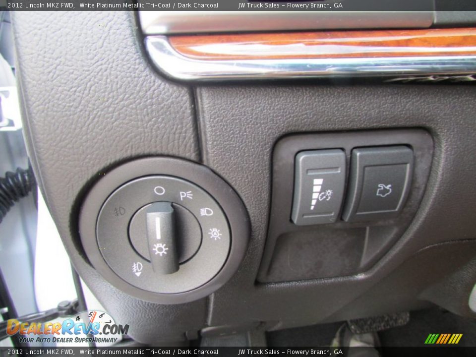 2012 Lincoln MKZ FWD White Platinum Metallic Tri-Coat / Dark Charcoal Photo #29