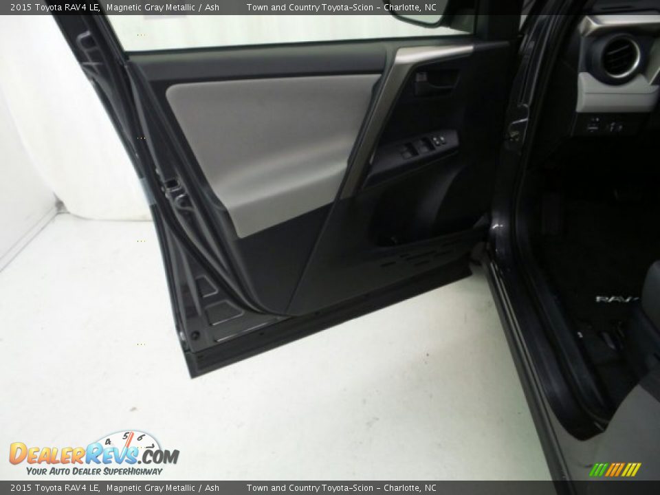 2015 Toyota RAV4 LE Magnetic Gray Metallic / Ash Photo #12