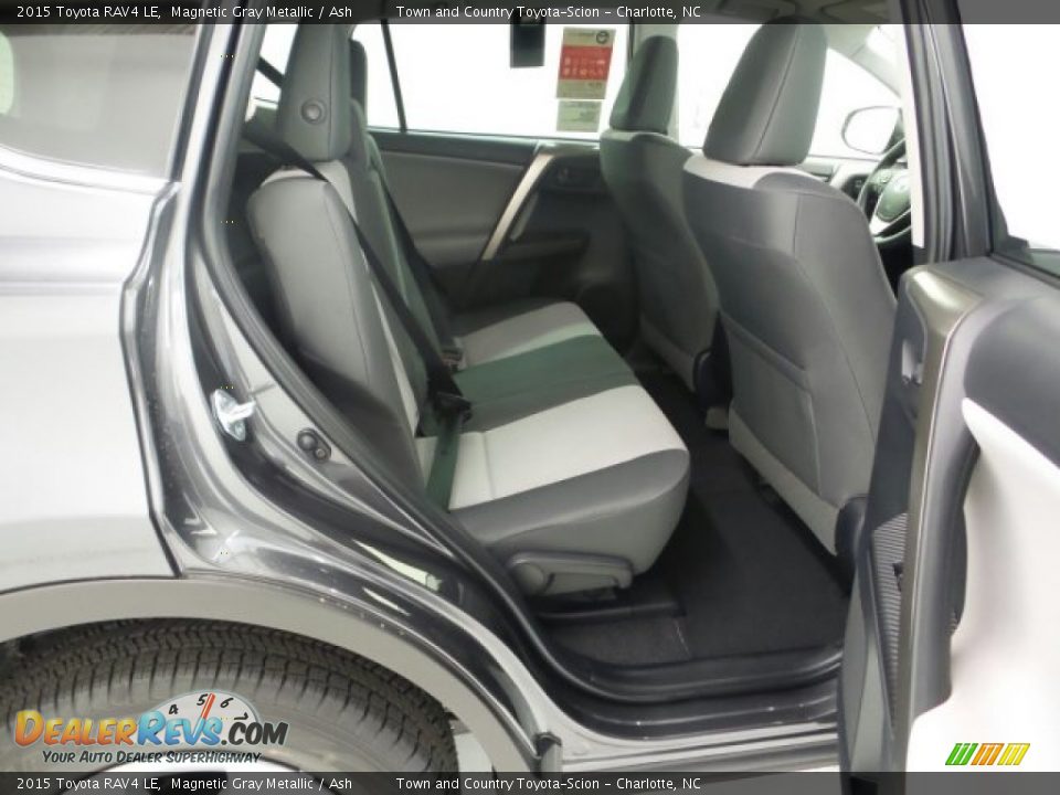 2015 Toyota RAV4 LE Magnetic Gray Metallic / Ash Photo #16