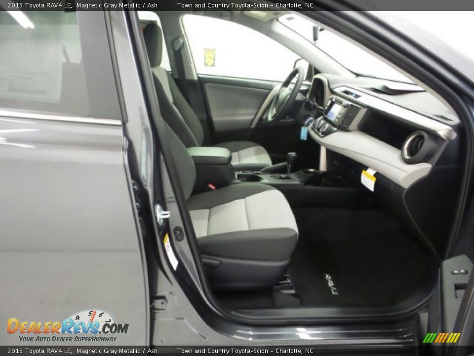 2015 Toyota RAV4 LE Magnetic Gray Metallic / Ash Photo #17