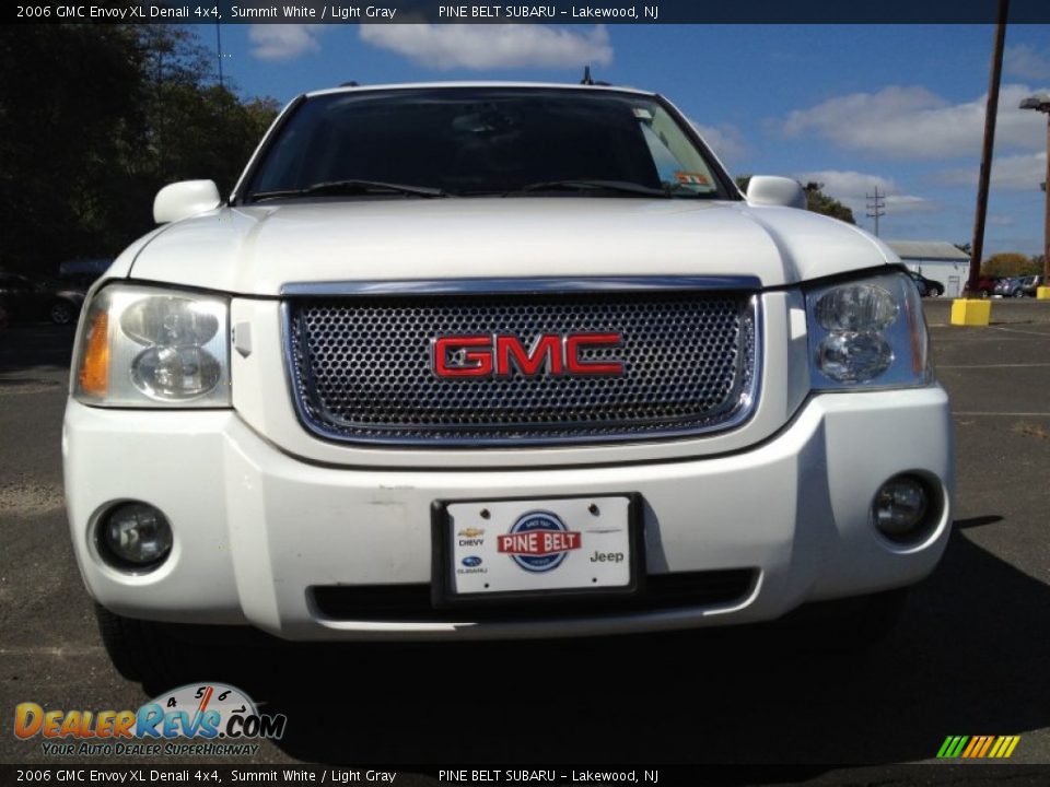 2006 GMC Envoy XL Denali 4x4 Summit White / Light Gray Photo #2
