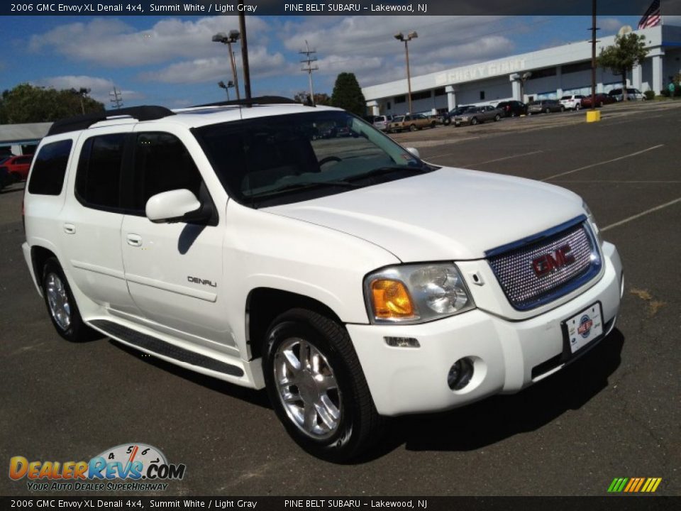 2006 GMC Envoy XL Denali 4x4 Summit White / Light Gray Photo #3