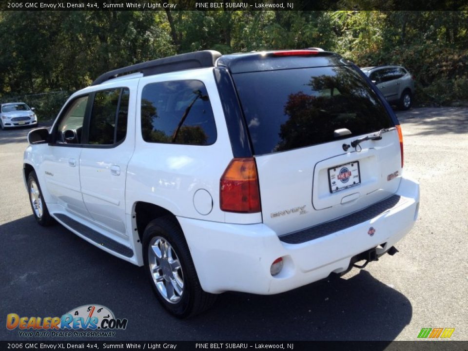 2006 GMC Envoy XL Denali 4x4 Summit White / Light Gray Photo #10