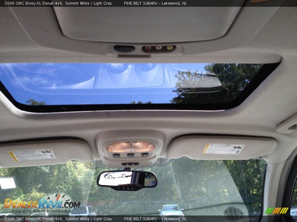 2006 GMC Envoy XL Denali 4x4 Summit White / Light Gray Photo #16