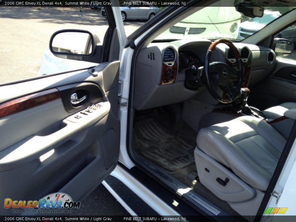2006 GMC Envoy XL Denali 4x4 Summit White / Light Gray Photo #17
