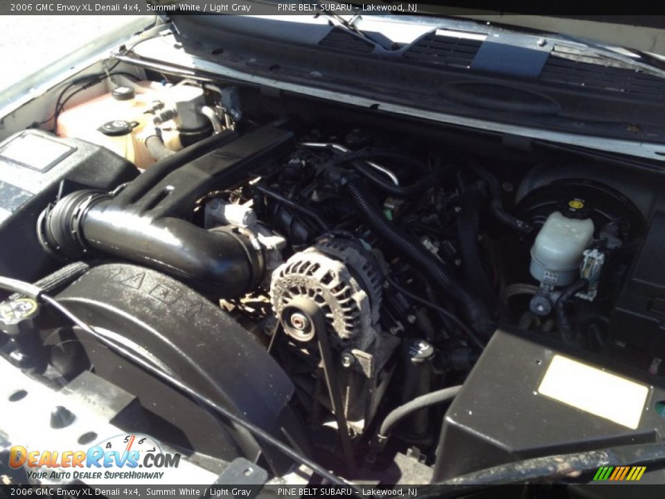 2006 GMC Envoy XL Denali 4x4 Summit White / Light Gray Photo #21