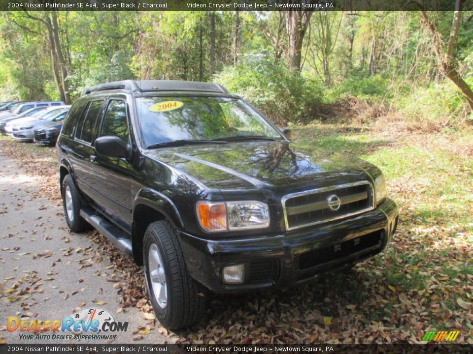 2004 Nissan Pathfinder SE 4x4 Super Black / Charcoal Photo #3