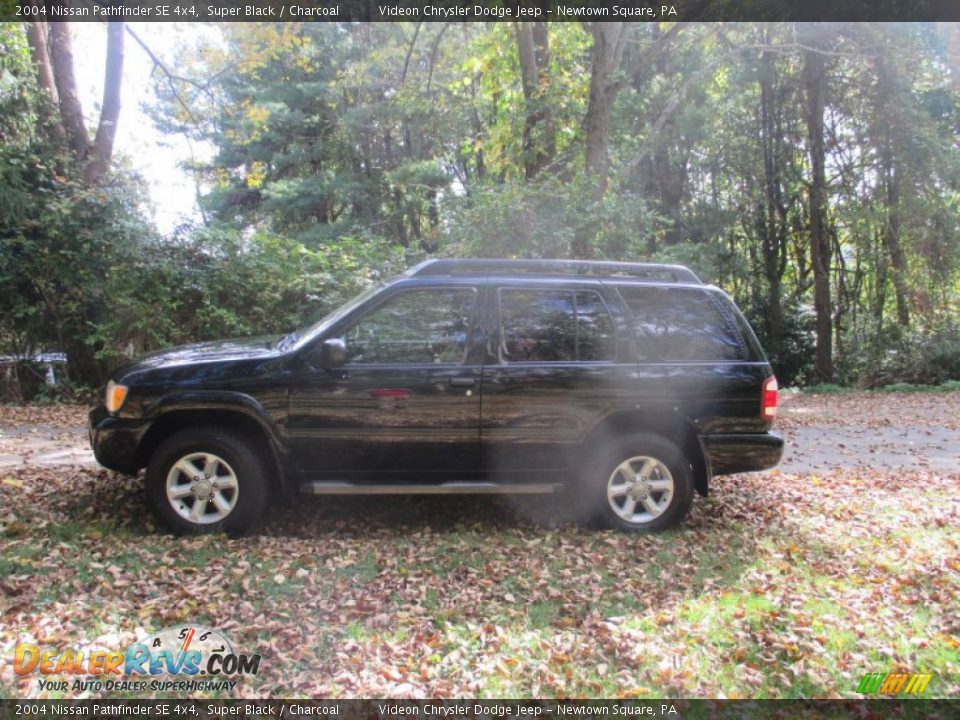 2004 Nissan Pathfinder SE 4x4 Super Black / Charcoal Photo #4