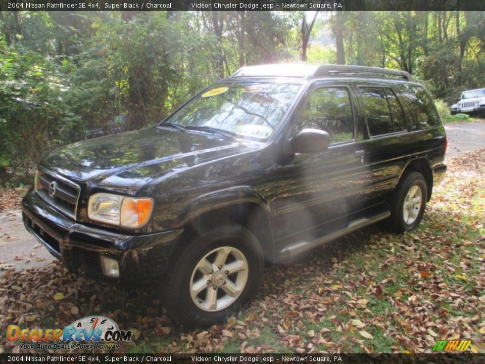 2004 Nissan Pathfinder SE 4x4 Super Black / Charcoal Photo #5