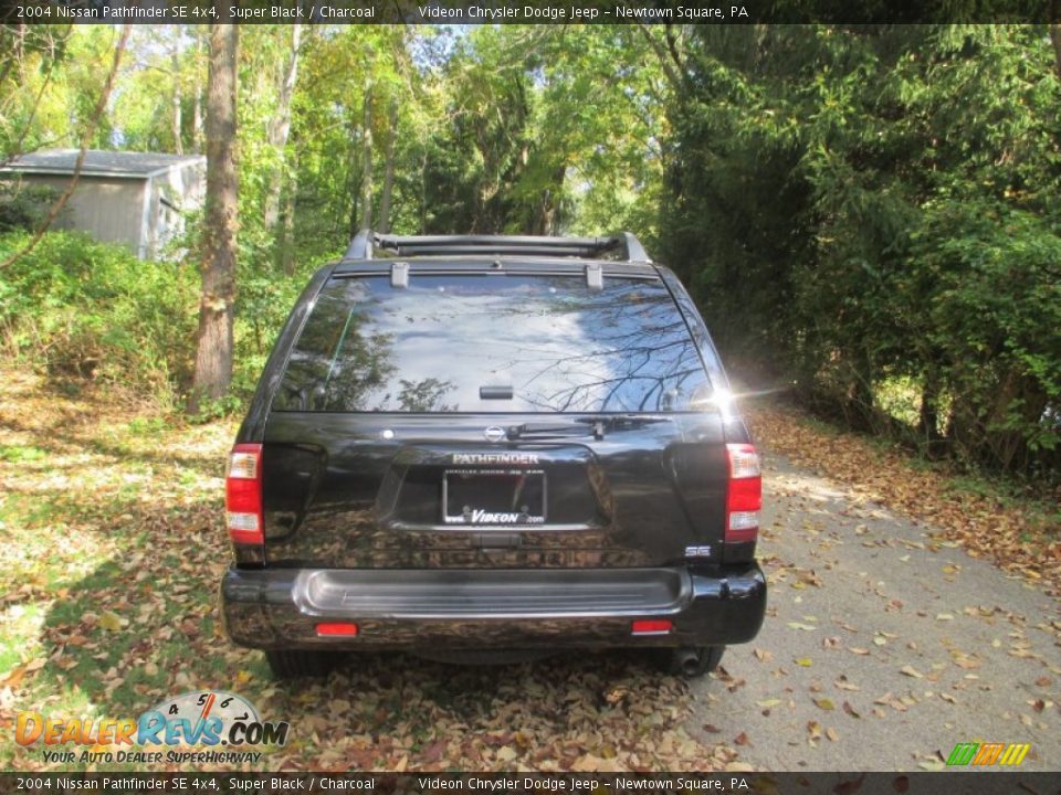 2004 Nissan Pathfinder SE 4x4 Super Black / Charcoal Photo #10