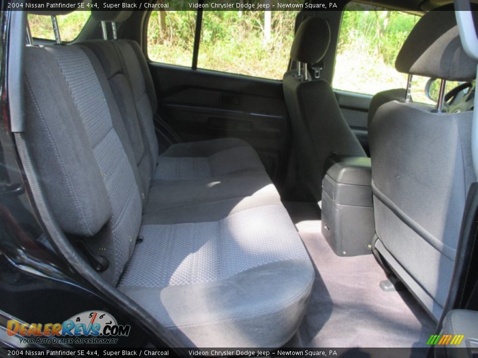 2004 Nissan Pathfinder SE 4x4 Super Black / Charcoal Photo #14