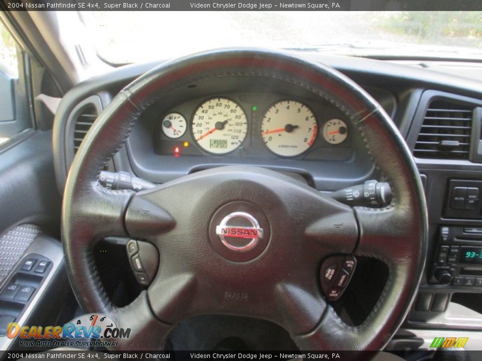 2004 Nissan Pathfinder SE 4x4 Super Black / Charcoal Photo #18