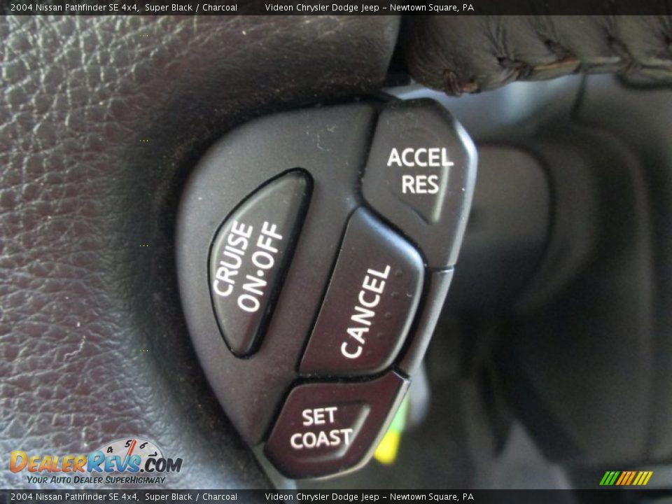 2004 Nissan Pathfinder SE 4x4 Super Black / Charcoal Photo #20