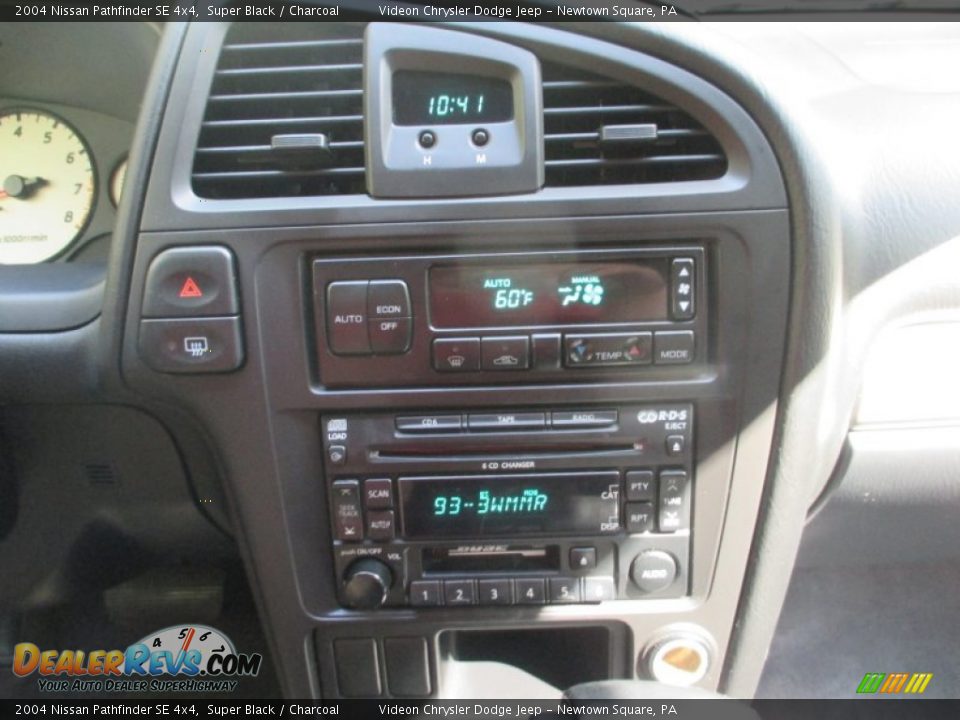 2004 Nissan Pathfinder SE 4x4 Super Black / Charcoal Photo #21