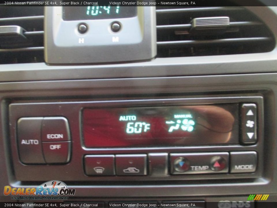 2004 Nissan Pathfinder SE 4x4 Super Black / Charcoal Photo #22
