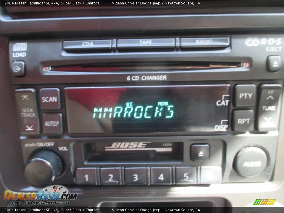 2004 Nissan Pathfinder SE 4x4 Super Black / Charcoal Photo #23