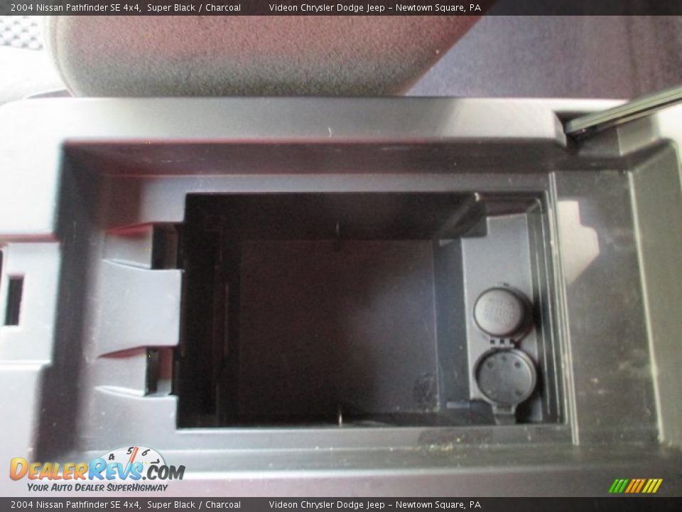 2004 Nissan Pathfinder SE 4x4 Super Black / Charcoal Photo #26
