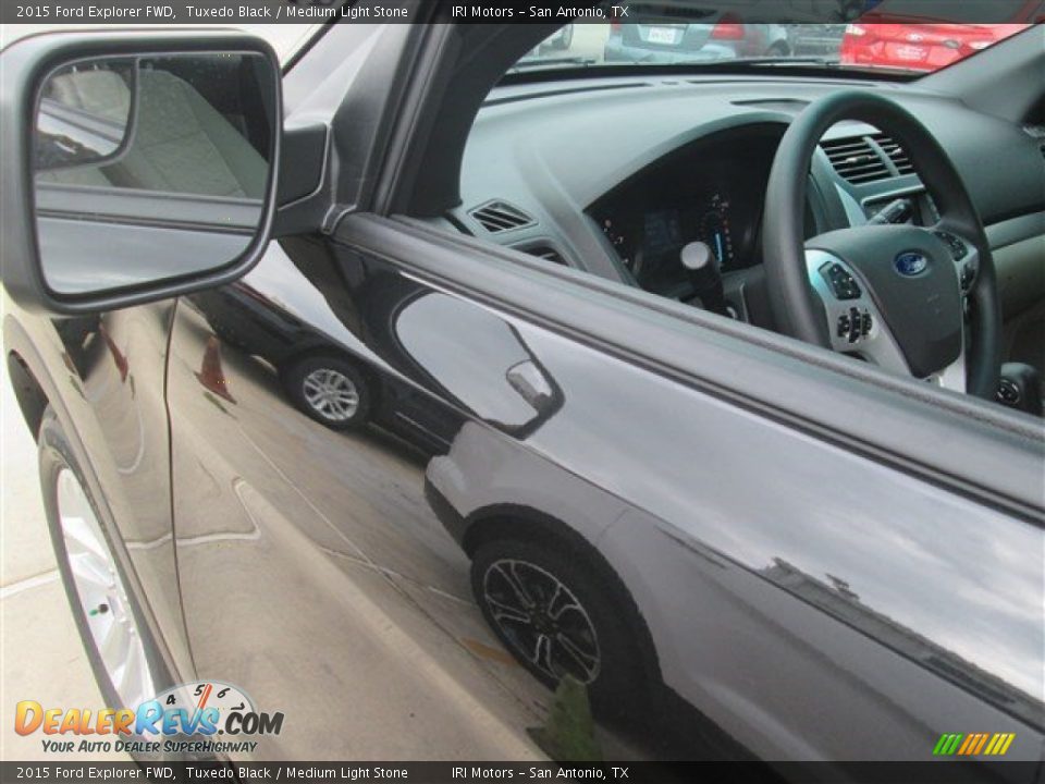 2015 Ford Explorer FWD Tuxedo Black / Medium Light Stone Photo #10