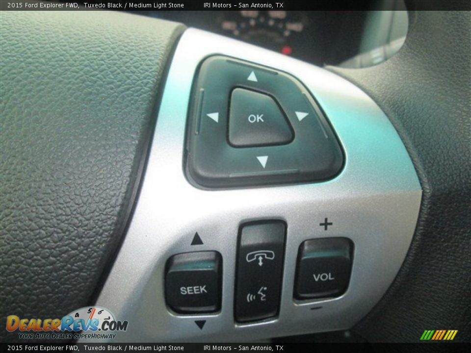 2015 Ford Explorer FWD Tuxedo Black / Medium Light Stone Photo #19