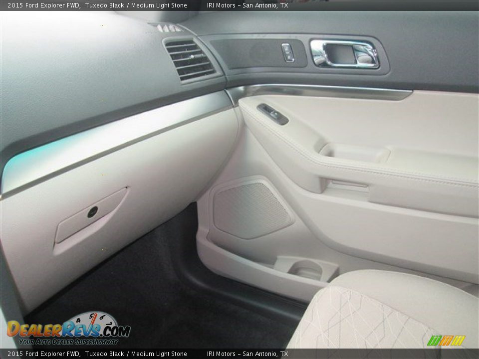 2015 Ford Explorer FWD Tuxedo Black / Medium Light Stone Photo #23