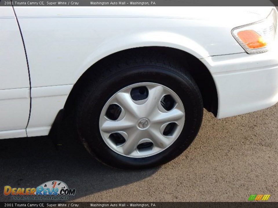 2001 Toyota Camry CE Super White / Gray Photo #3