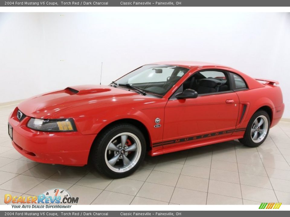 Front 3/4 View of 2004 Ford Mustang V6 Coupe Photo #3
