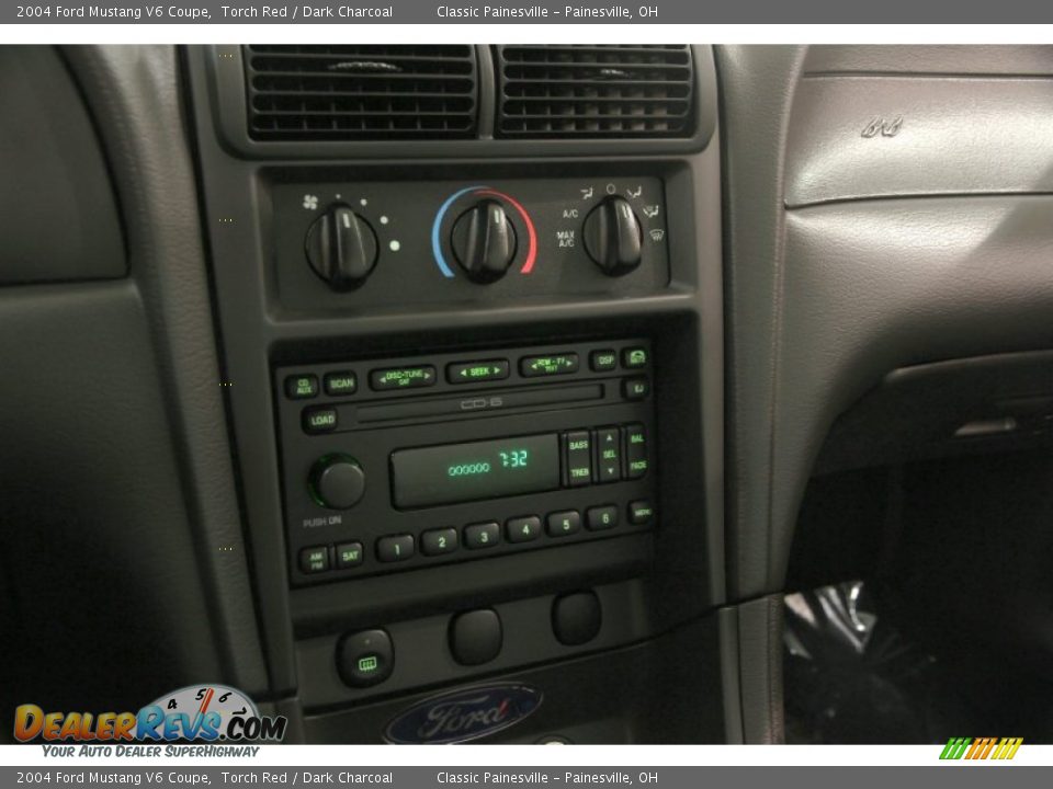 Controls of 2004 Ford Mustang V6 Coupe Photo #12