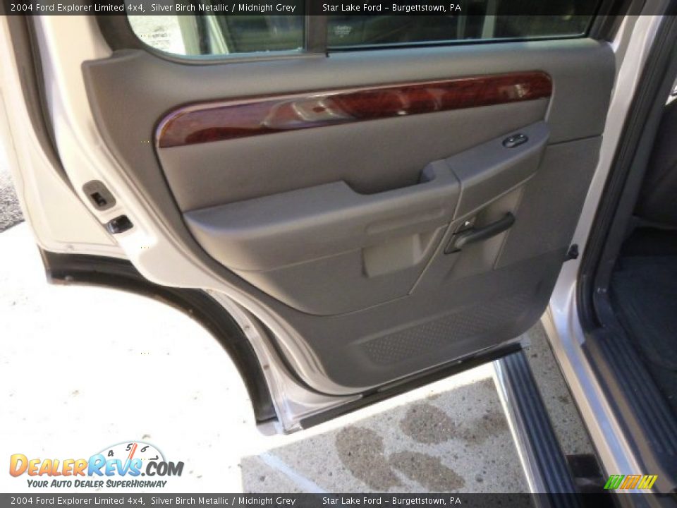 2004 Ford Explorer Limited 4x4 Silver Birch Metallic / Midnight Grey Photo #12