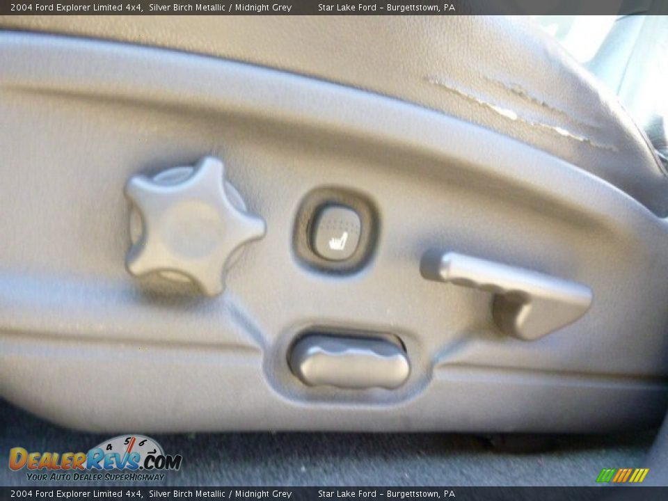 2004 Ford Explorer Limited 4x4 Silver Birch Metallic / Midnight Grey Photo #16