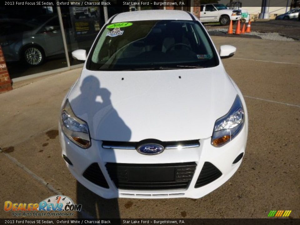 2013 Ford Focus SE Sedan Oxford White / Charcoal Black Photo #2