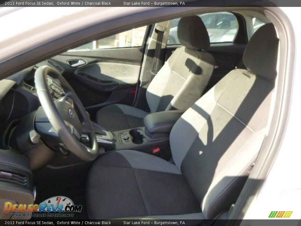 2013 Ford Focus SE Sedan Oxford White / Charcoal Black Photo #9