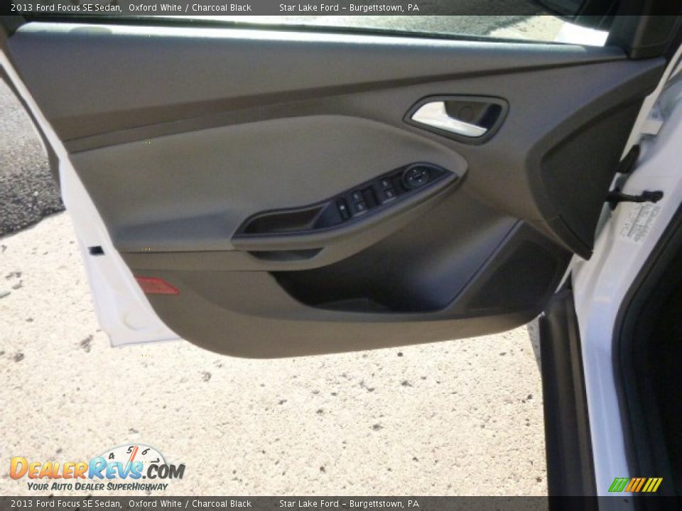 2013 Ford Focus SE Sedan Oxford White / Charcoal Black Photo #10