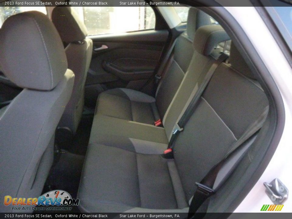 2013 Ford Focus SE Sedan Oxford White / Charcoal Black Photo #11