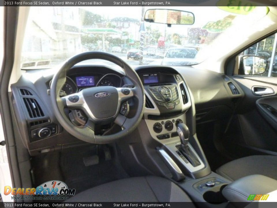 2013 Ford Focus SE Sedan Oxford White / Charcoal Black Photo #13