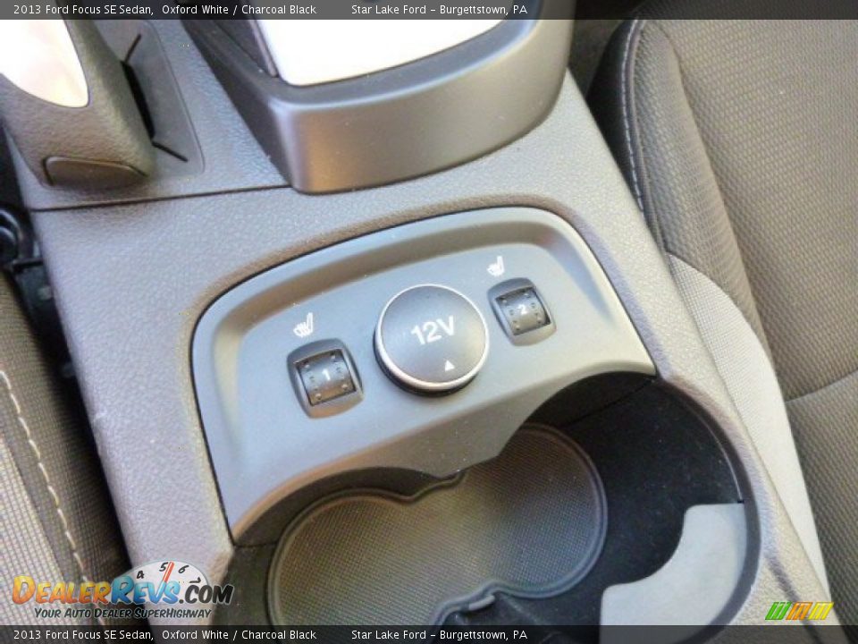 2013 Ford Focus SE Sedan Oxford White / Charcoal Black Photo #17