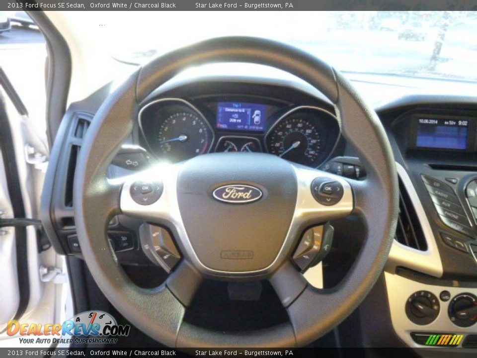 2013 Ford Focus SE Sedan Oxford White / Charcoal Black Photo #18