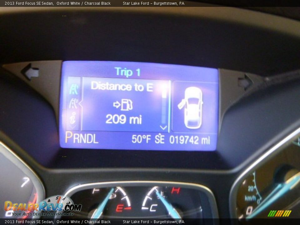 2013 Ford Focus SE Sedan Oxford White / Charcoal Black Photo #19