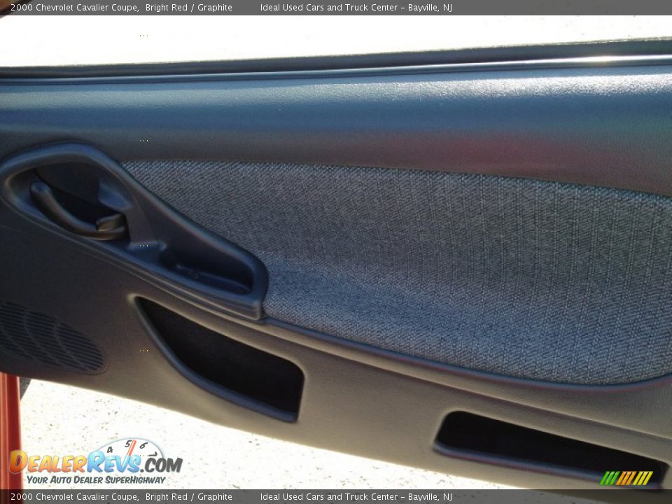 2000 Chevrolet Cavalier Coupe Bright Red / Graphite Photo #9