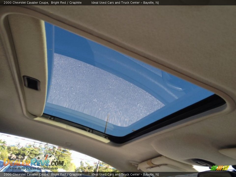 2000 Chevrolet Cavalier Coupe Bright Red / Graphite Photo #12