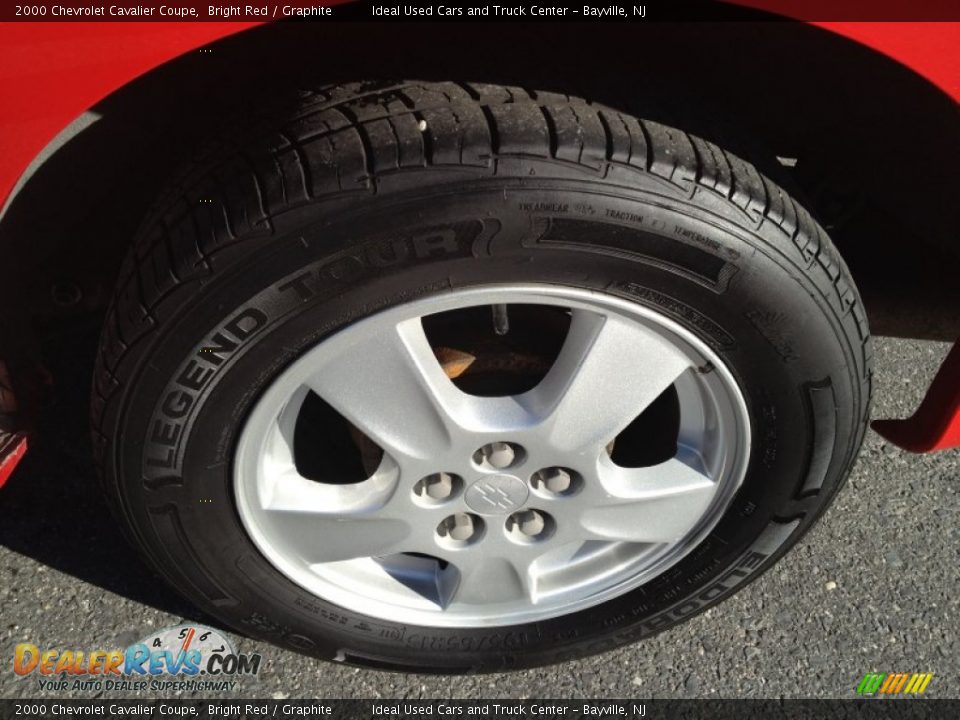 2000 Chevrolet Cavalier Coupe Bright Red / Graphite Photo #17