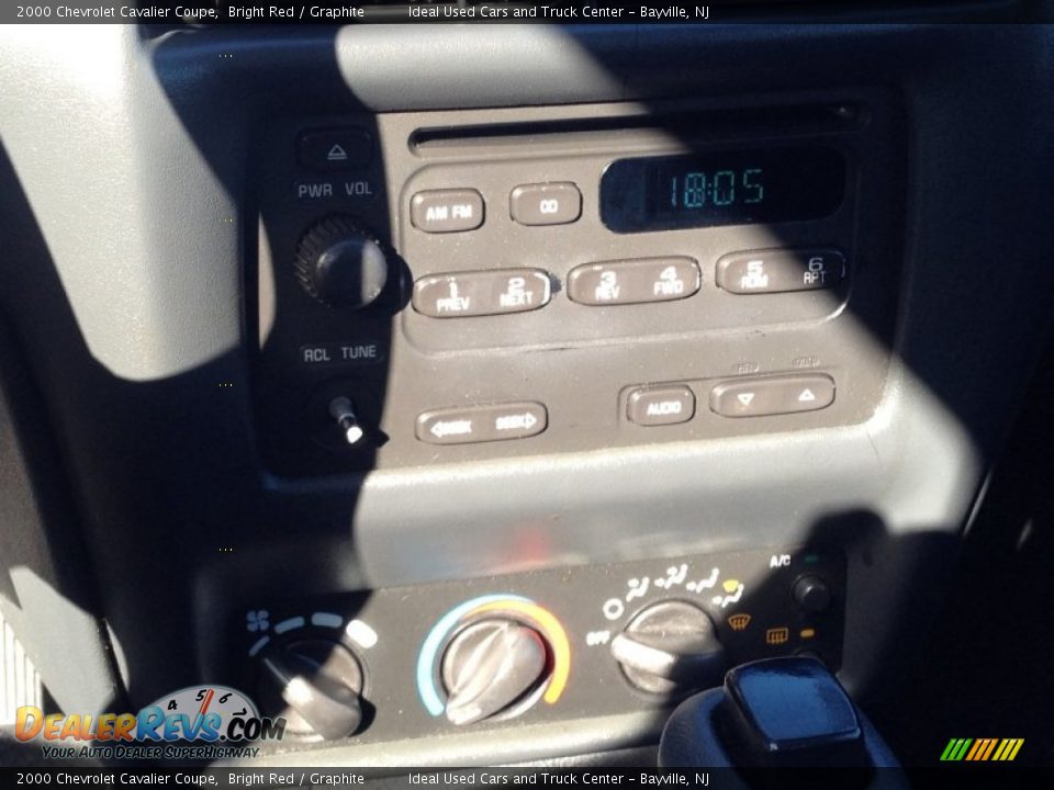 2000 Chevrolet Cavalier Coupe Bright Red / Graphite Photo #26