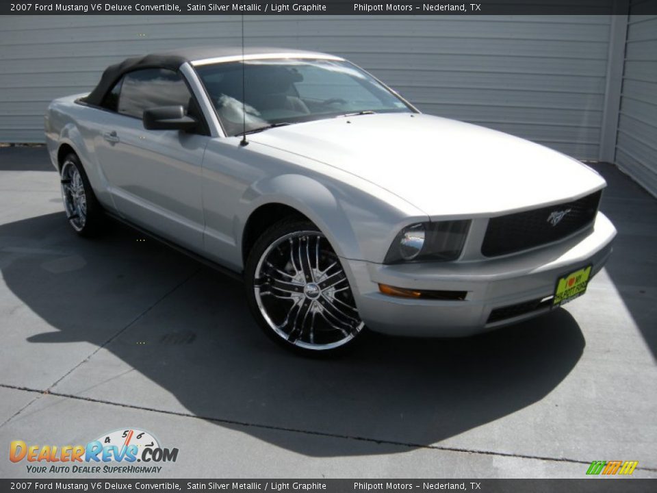 2007 Ford Mustang V6 Deluxe Convertible Satin Silver Metallic / Light Graphite Photo #2