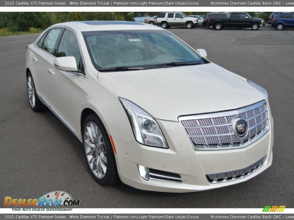 Front 3/4 View of 2015 Cadillac XTS Platinum Sedan Photo #1