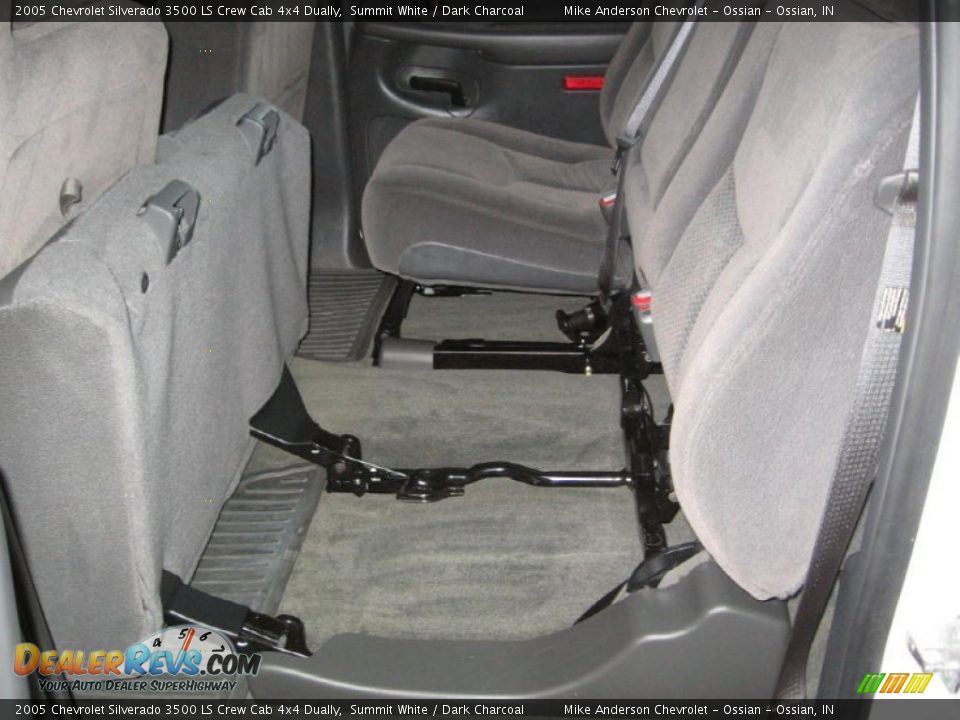 2005 Chevrolet Silverado 3500 LS Crew Cab 4x4 Dually Summit White / Dark Charcoal Photo #17
