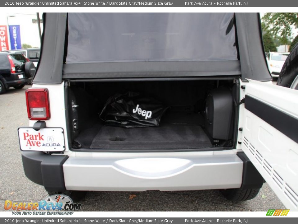 2010 Jeep Wrangler Unlimited Sahara 4x4 Stone White / Dark Slate Gray/Medium Slate Gray Photo #18