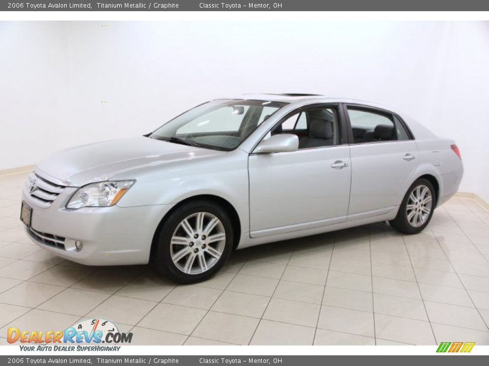 Front 3/4 View of 2006 Toyota Avalon Limited Photo #3
