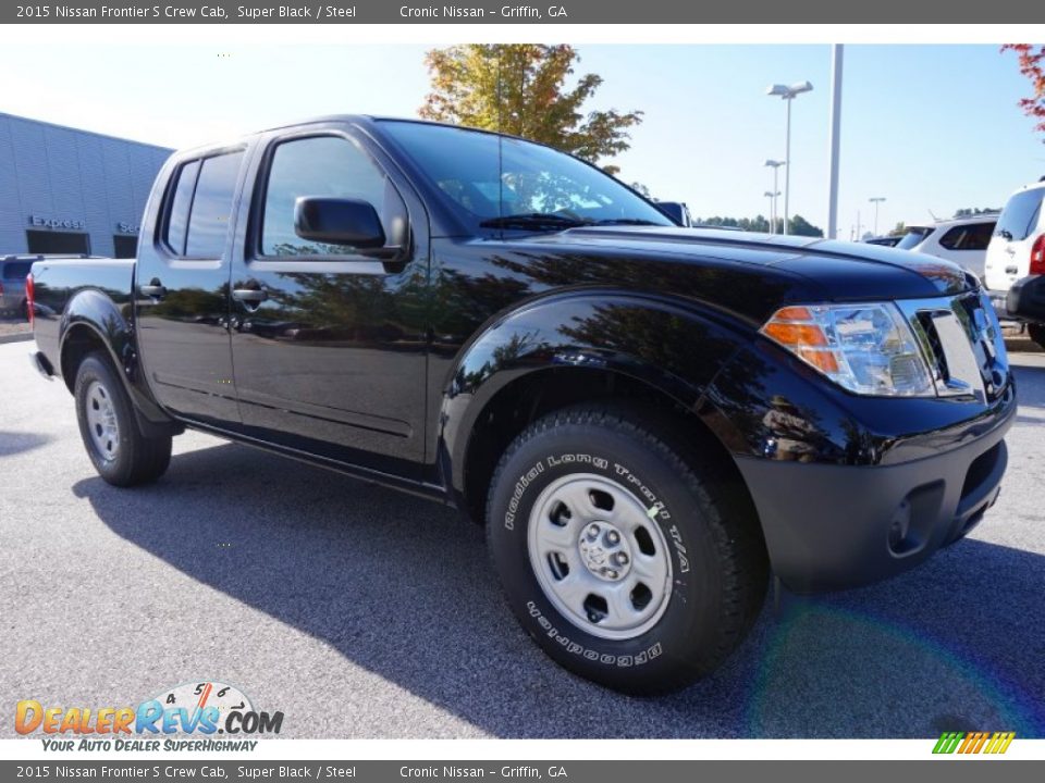 Front 3/4 View of 2015 Nissan Frontier S Crew Cab Photo #7