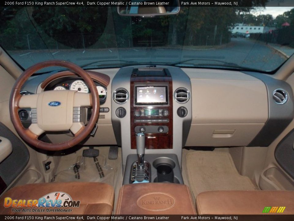 Dashboard of 2006 Ford F150 King Ranch SuperCrew 4x4 Photo #13