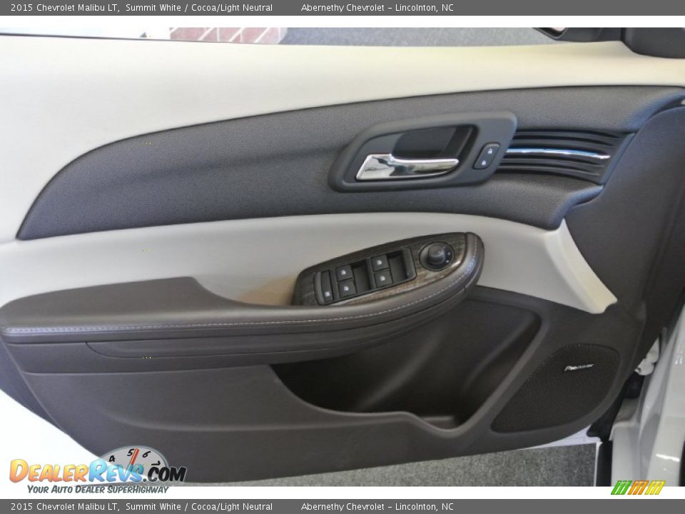 Door Panel of 2015 Chevrolet Malibu LT Photo #9